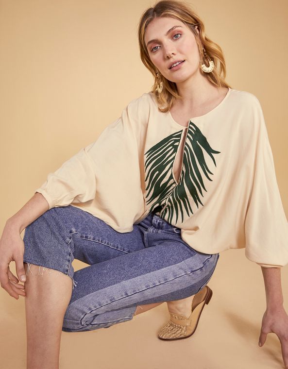 192018306_0017_010-BLUSA-AMPLA-BORDADA-FOLHA